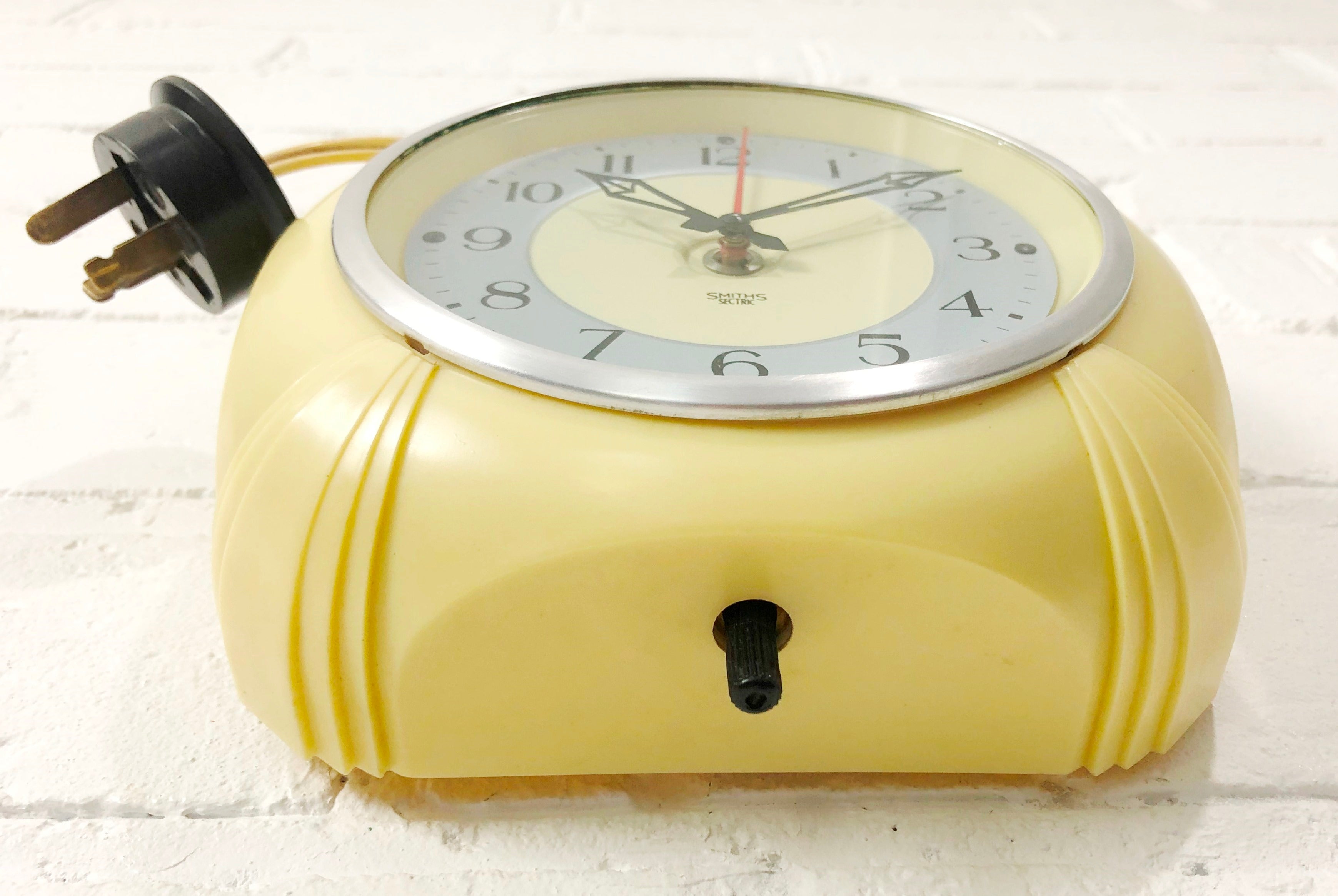 Vintage SMITHS Bakelite Electric Wall Clock | eXibit collection