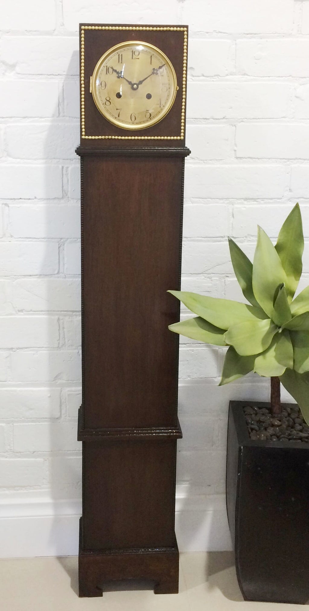 Vintage Quartz Pedestal Clock | eXibit collection