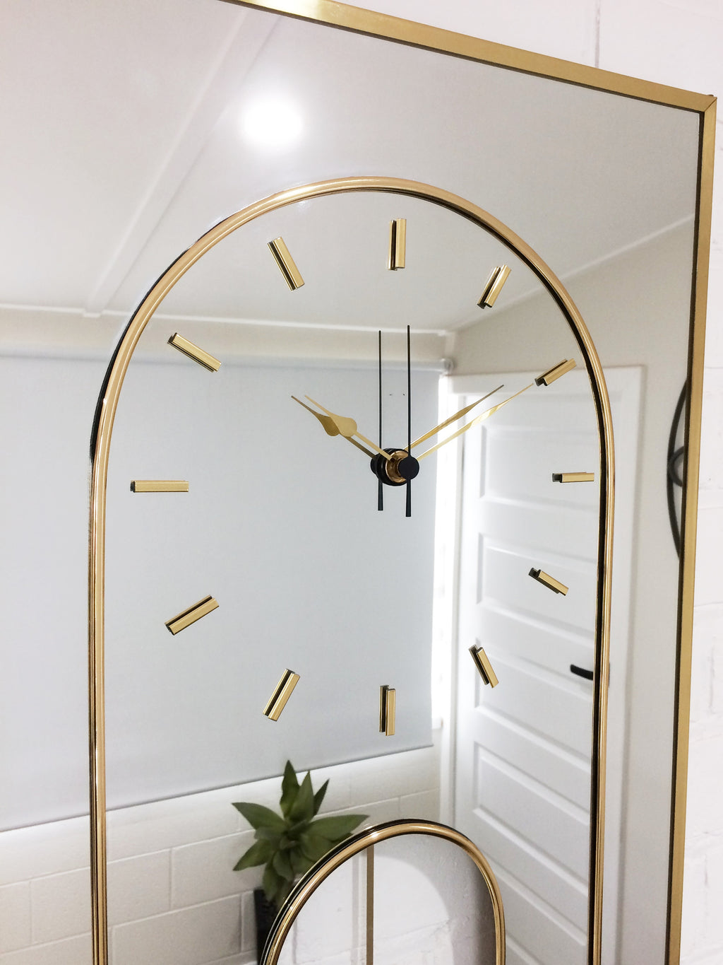 Antique Vintage Clocks & Décor | eXibit collection