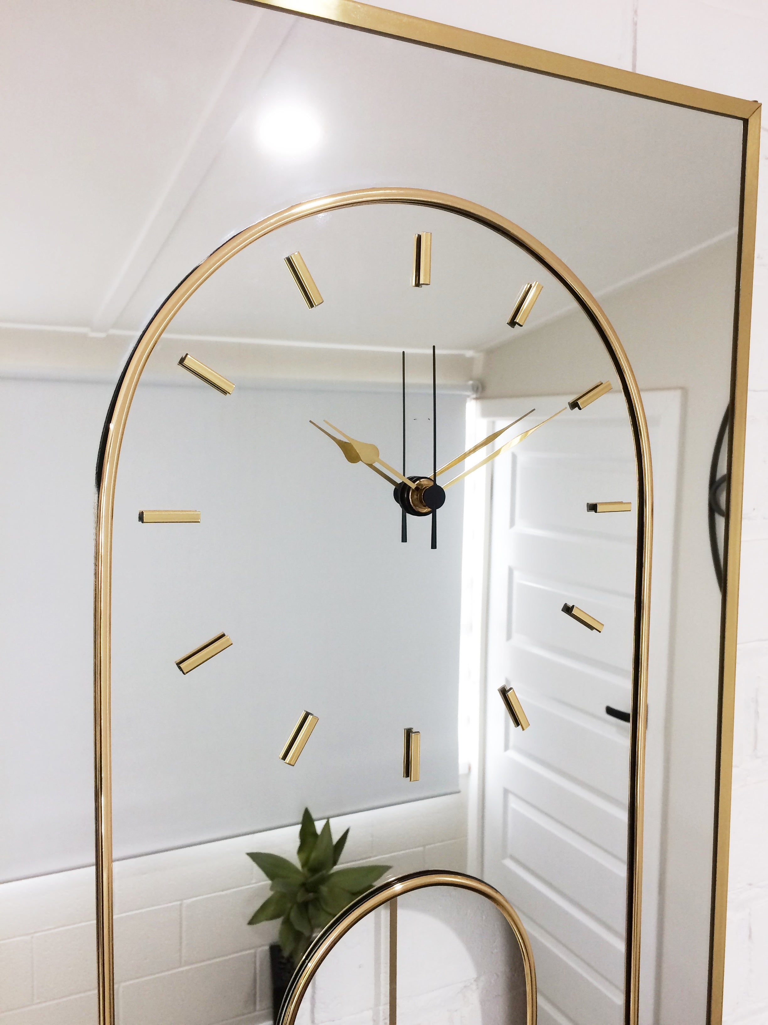 Antique Vintage Clocks & Décor | eXibit collection