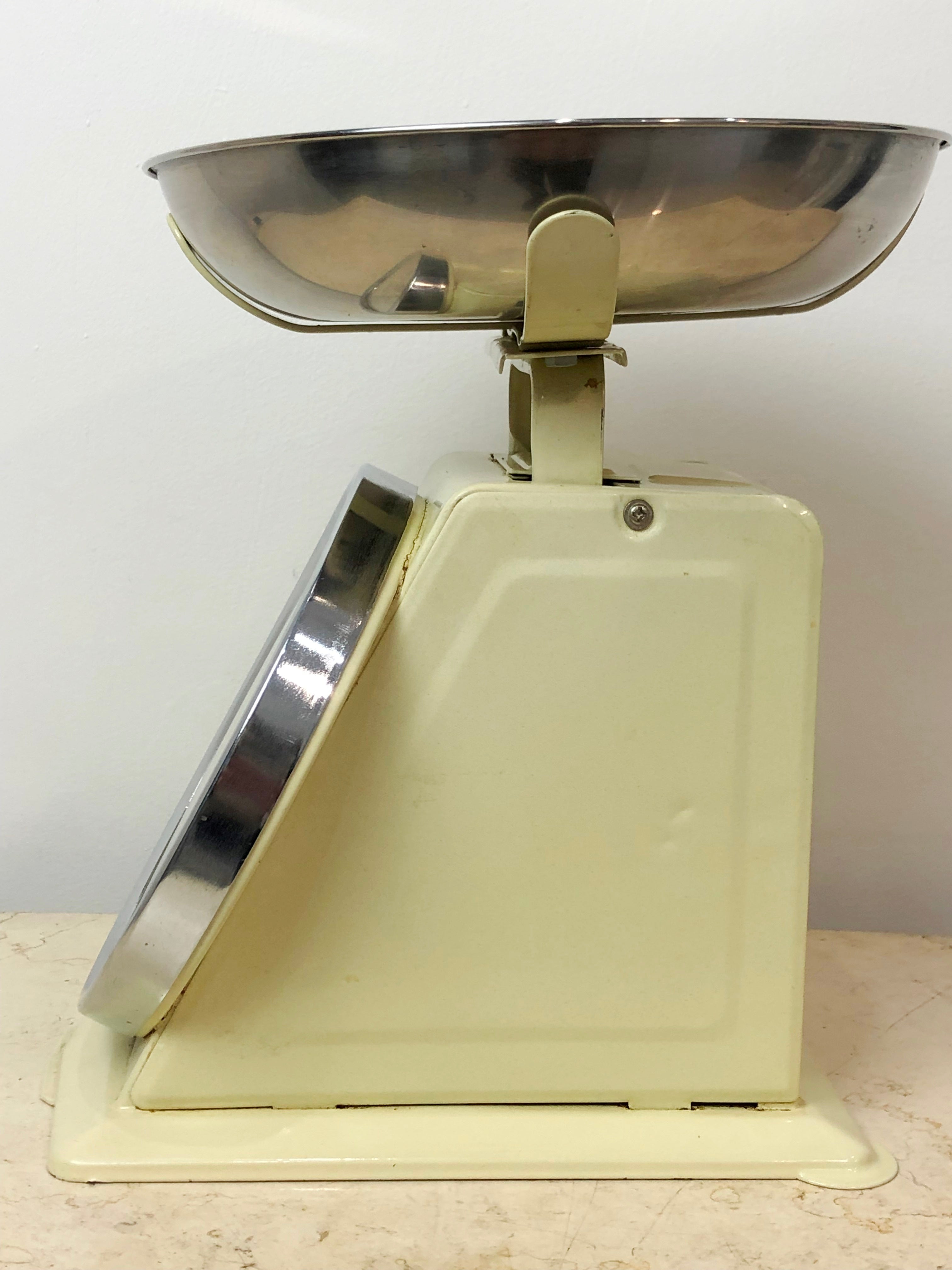 Original Cream Metal 5kg Kitchen Scale | eXibit collection