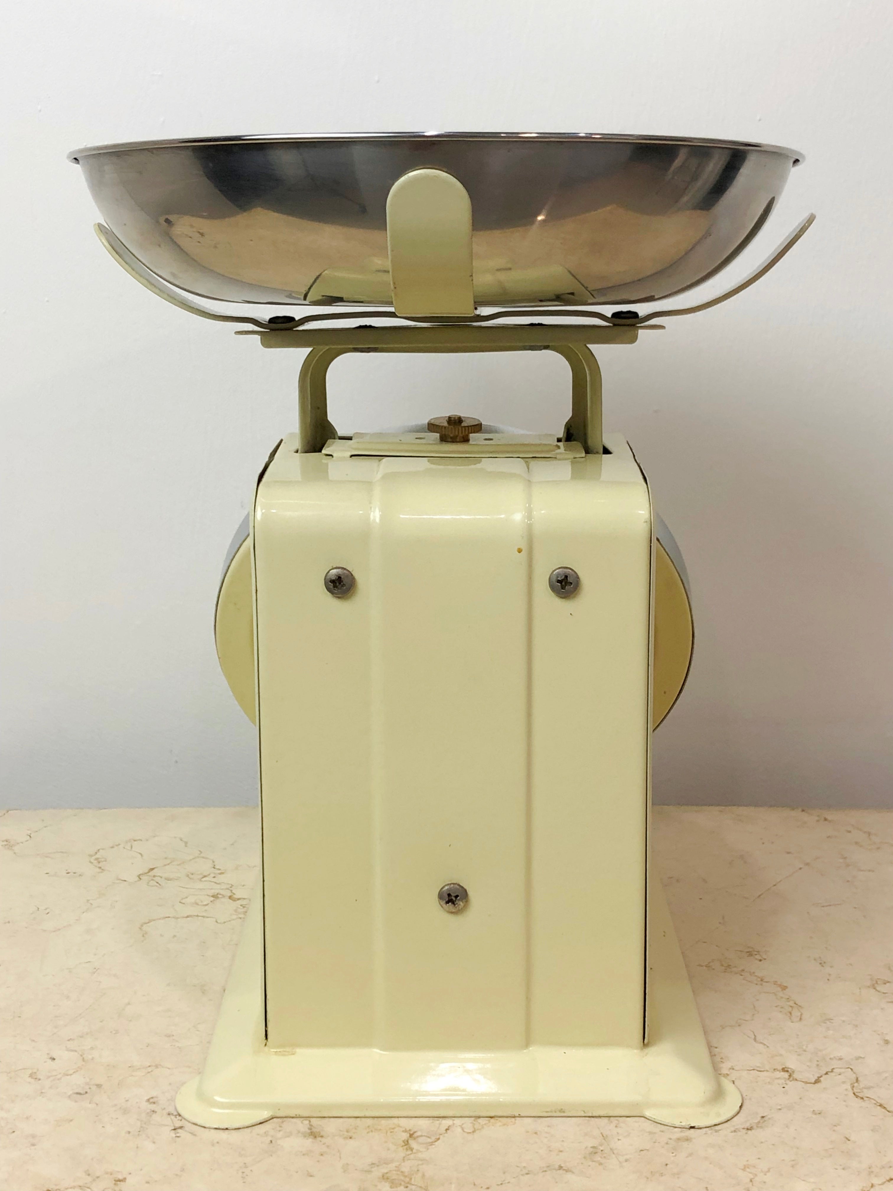 Original Cream Metal 5kg Kitchen Scale | eXibit collection
