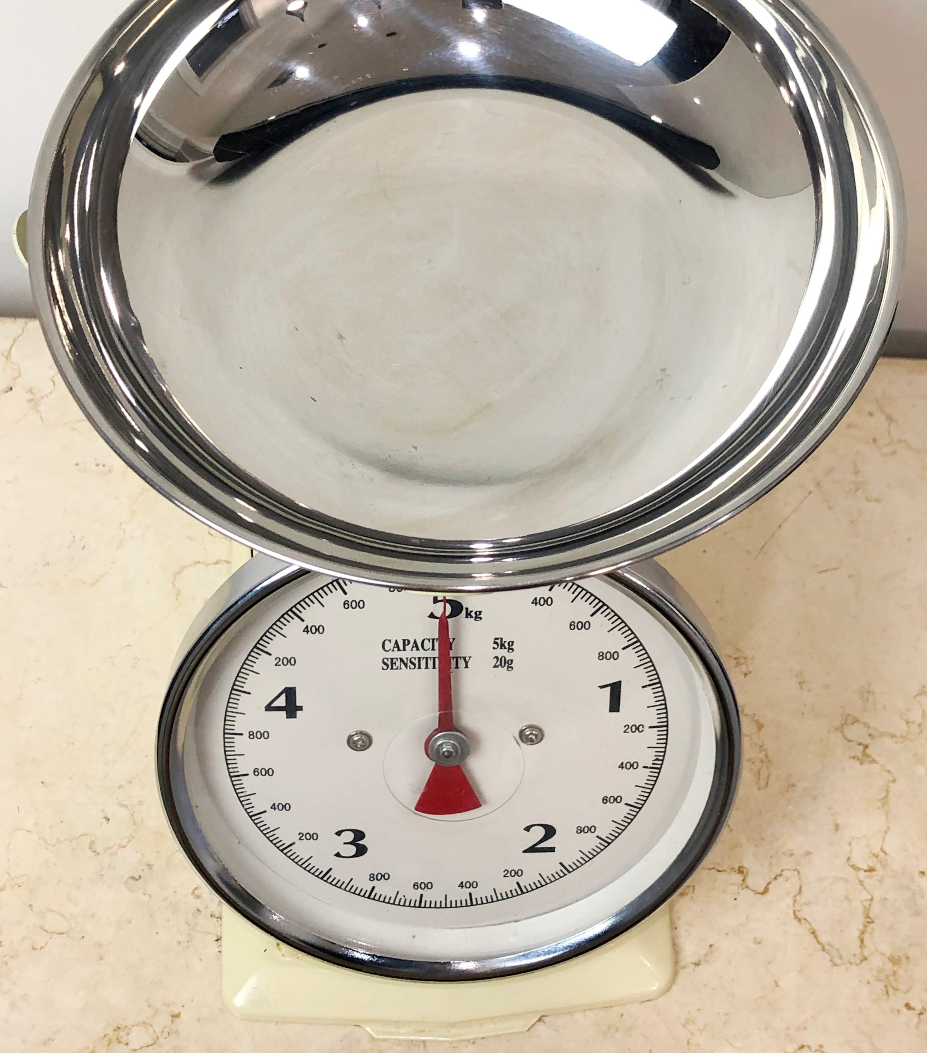 Original Cream Metal 5kg Kitchen Scale | eXibit collection