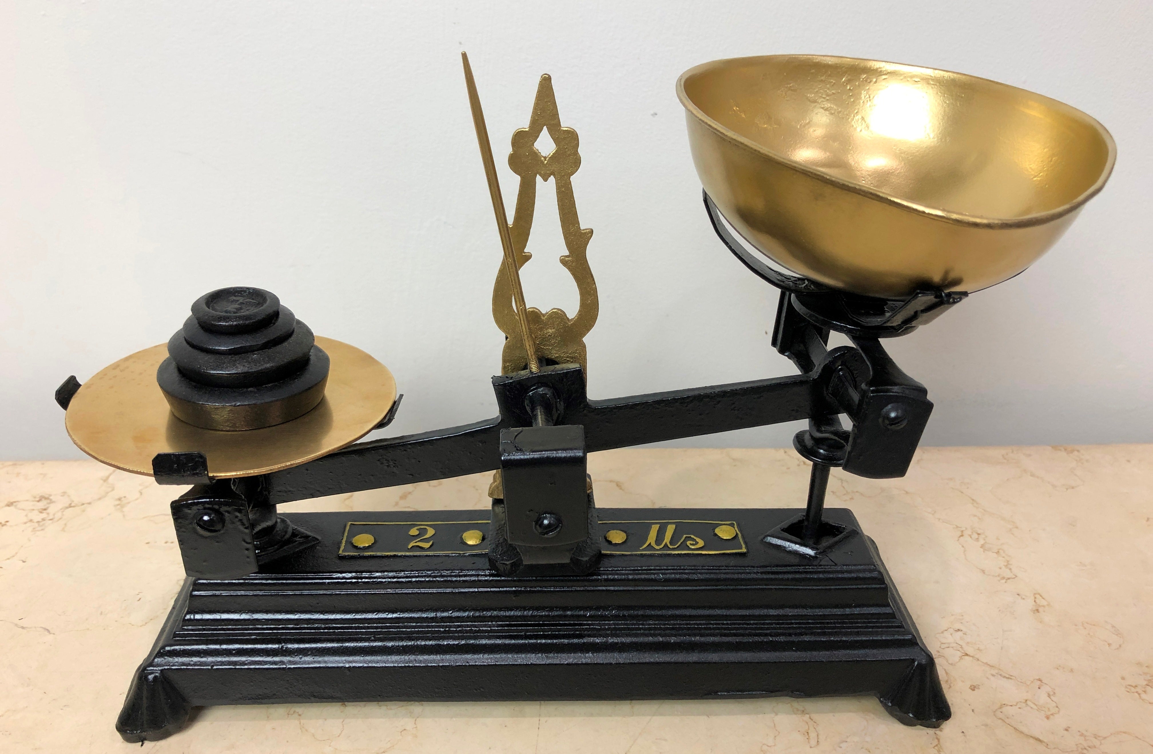 Vintage Cast Iron Kitchen Scale | eXibit collection