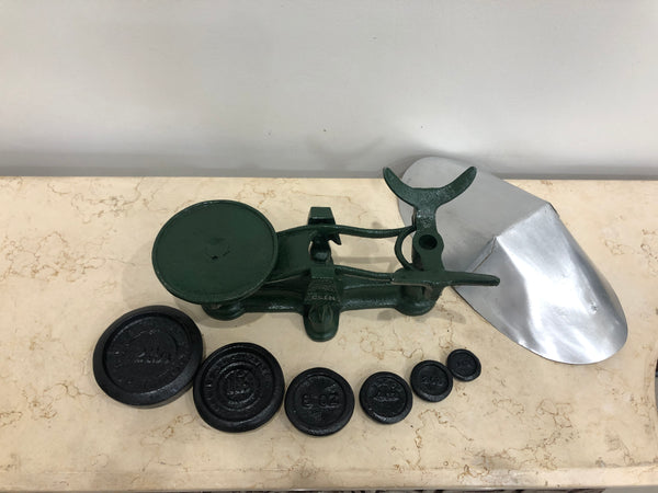 Vintage Cast Iron Kitchen Scale | eXibit collection