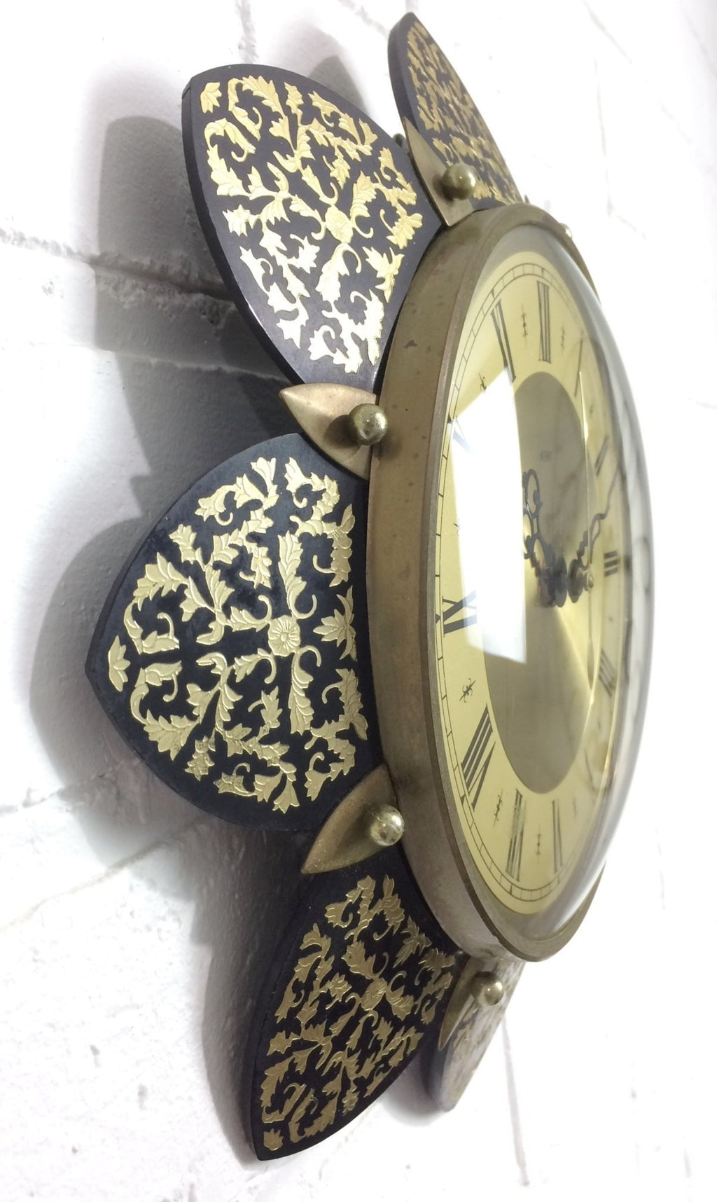Antique Vintage Clocks & Décor | eXibit collection