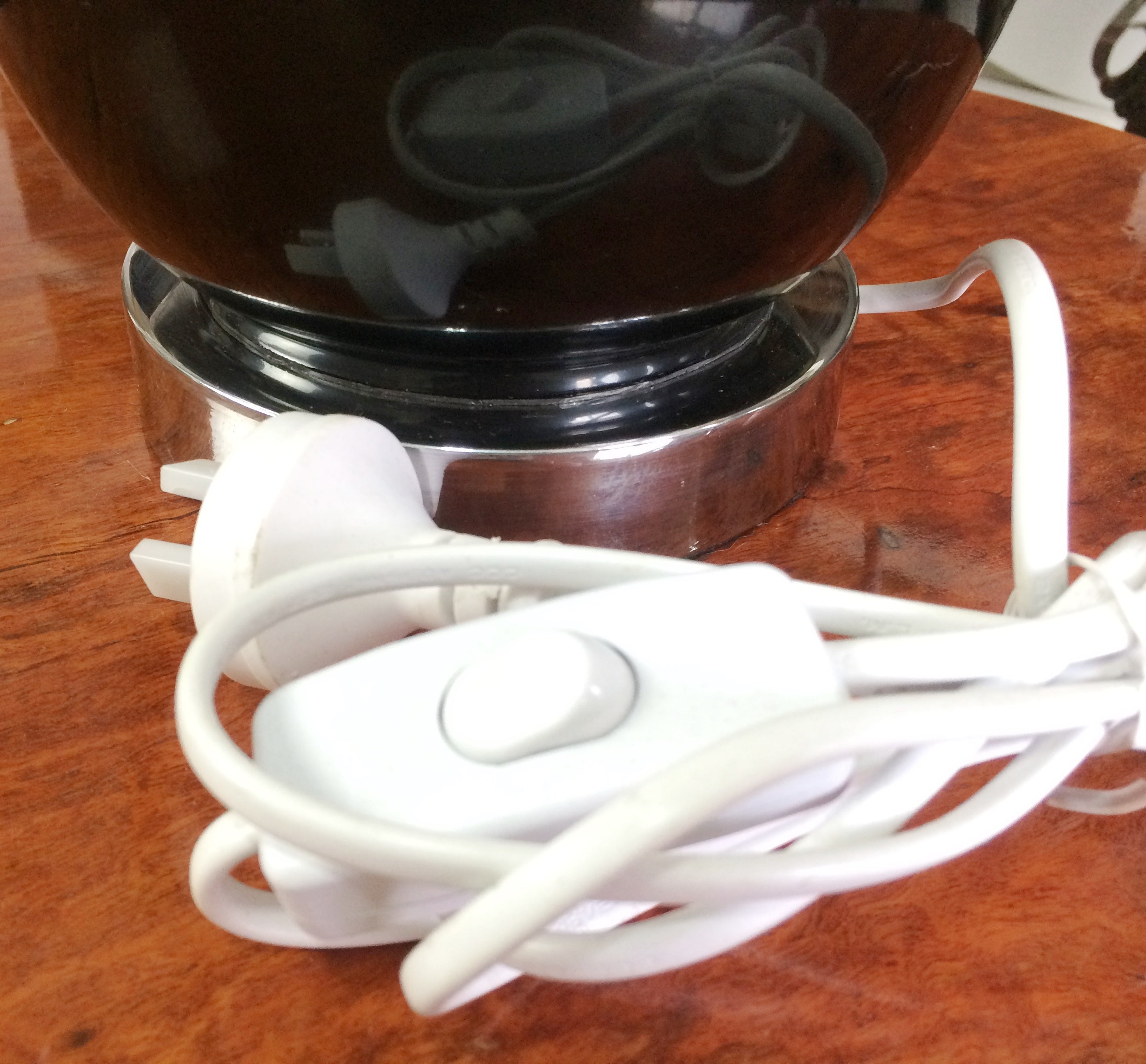 Modern Gloss Black Table Lamp | eXibit collection