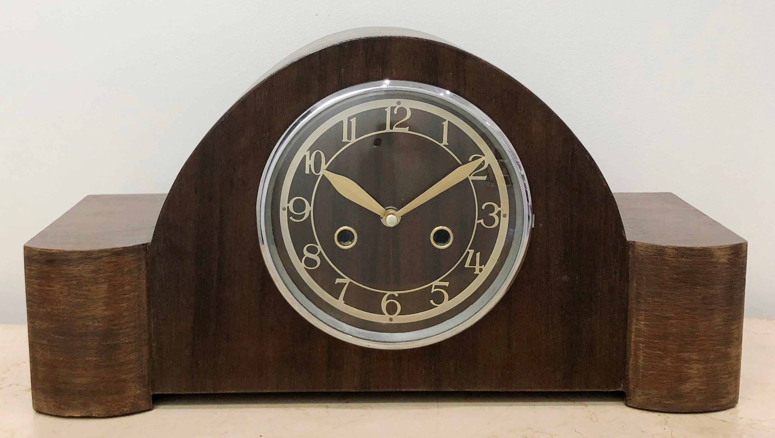 Vintage Battery Mantel Clock | eXibit collection