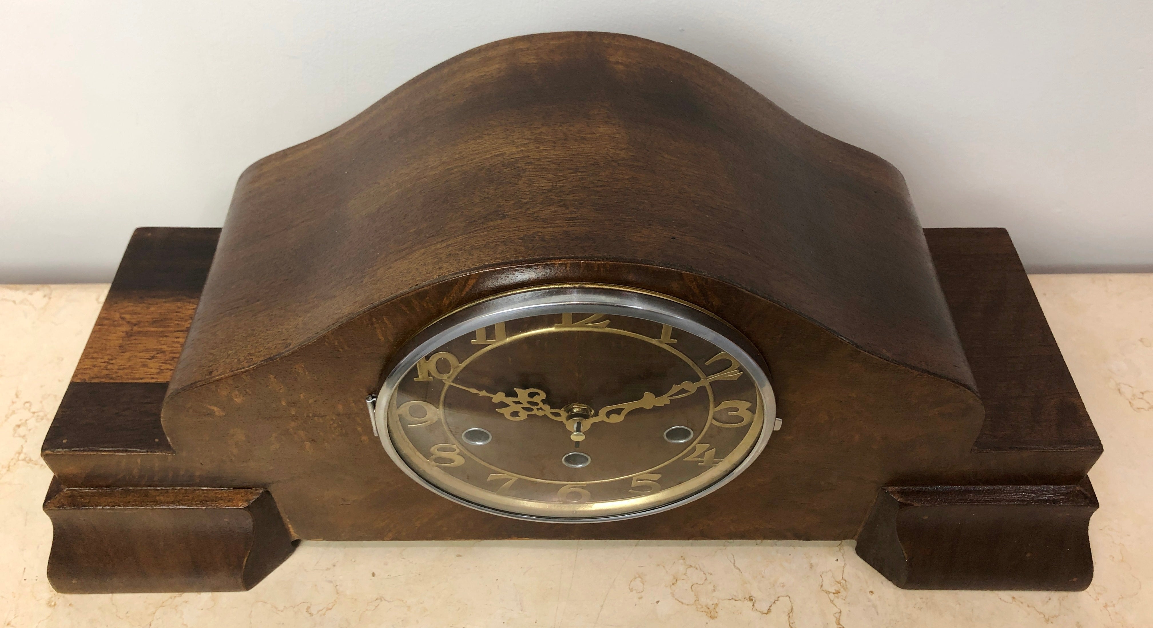 Original Vintage Battery Mantel Clock | eXibit collection