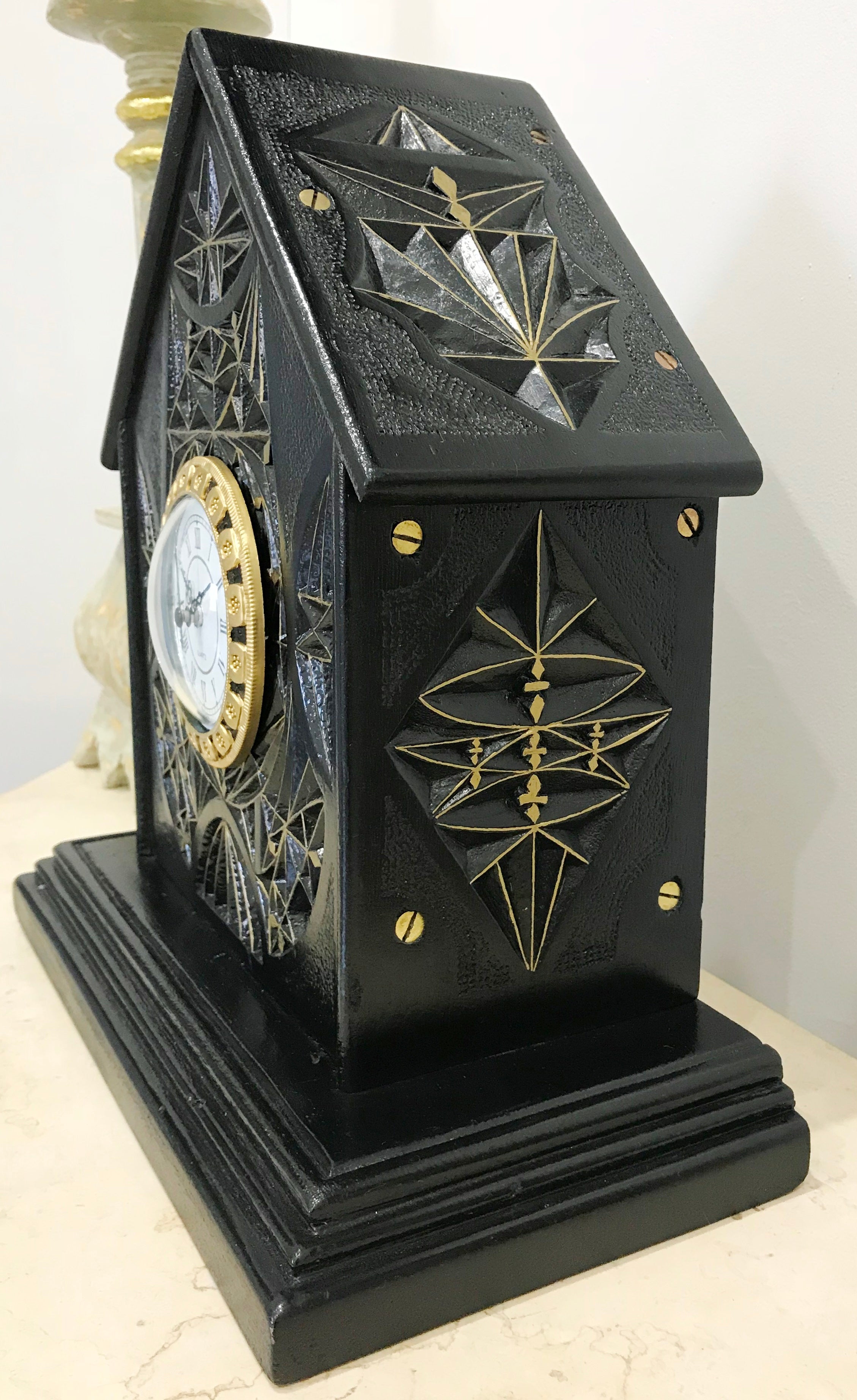 Antique Quartz Mantel Clock | eXibit collection