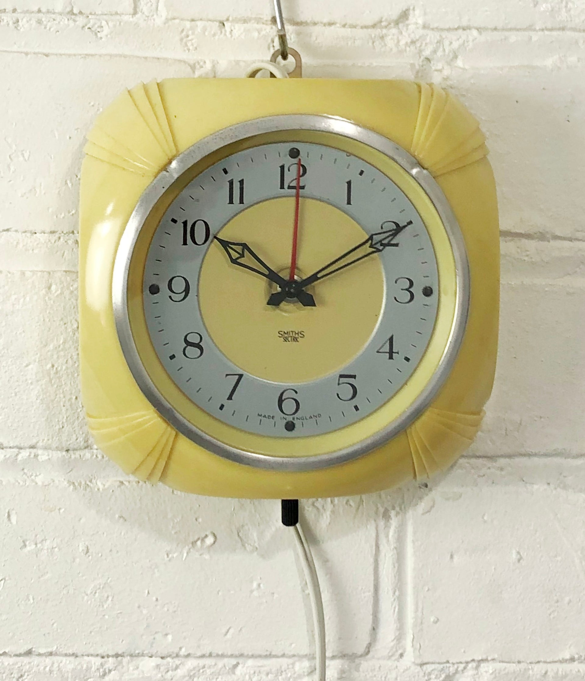 Horloge Murale SMITHS Vintage En Bakélite Marron - Années 60 - Mouvement Mécanique Original