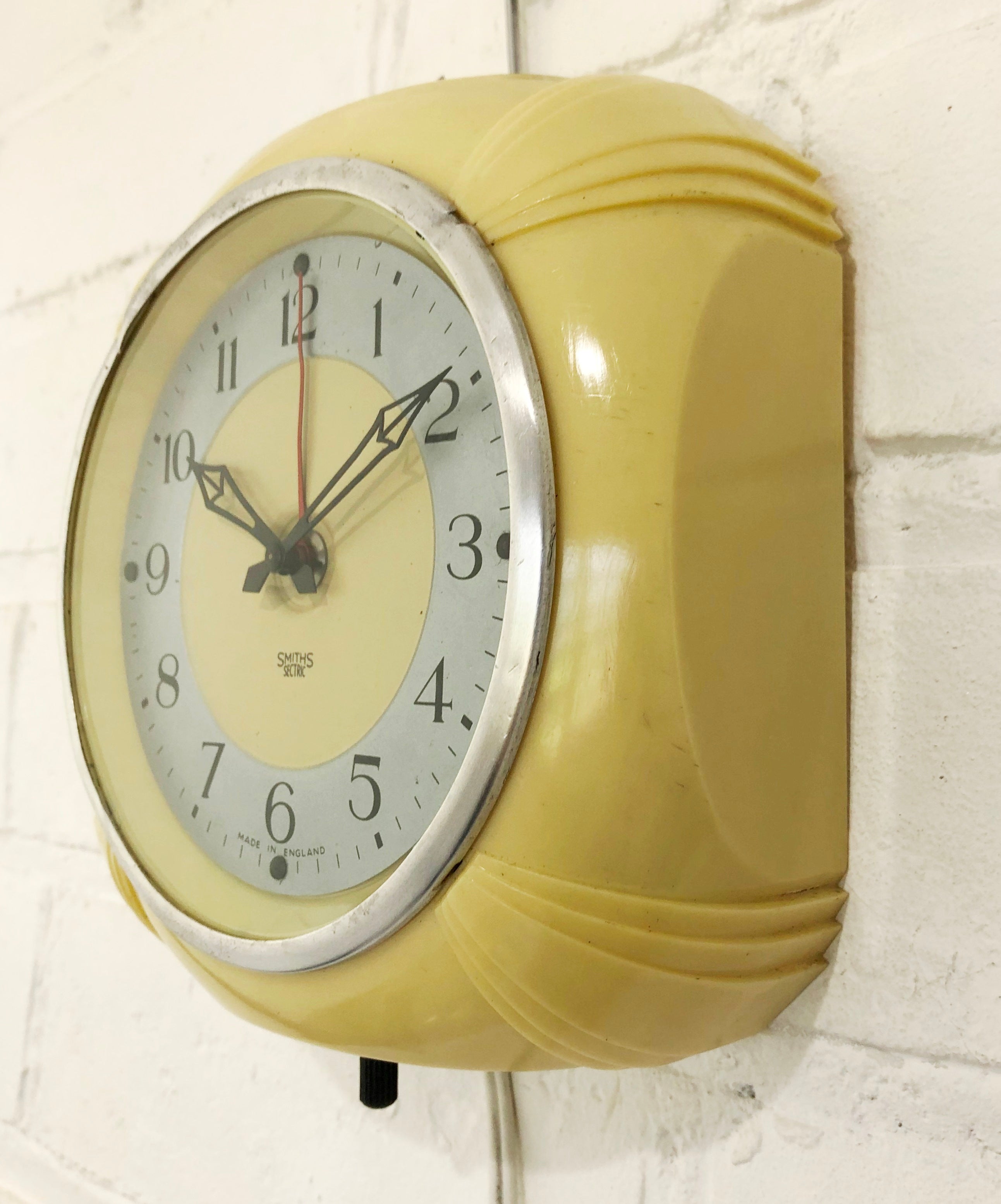 Vintage SMITHS Bakelite Electric Wall Clock | eXibit collection