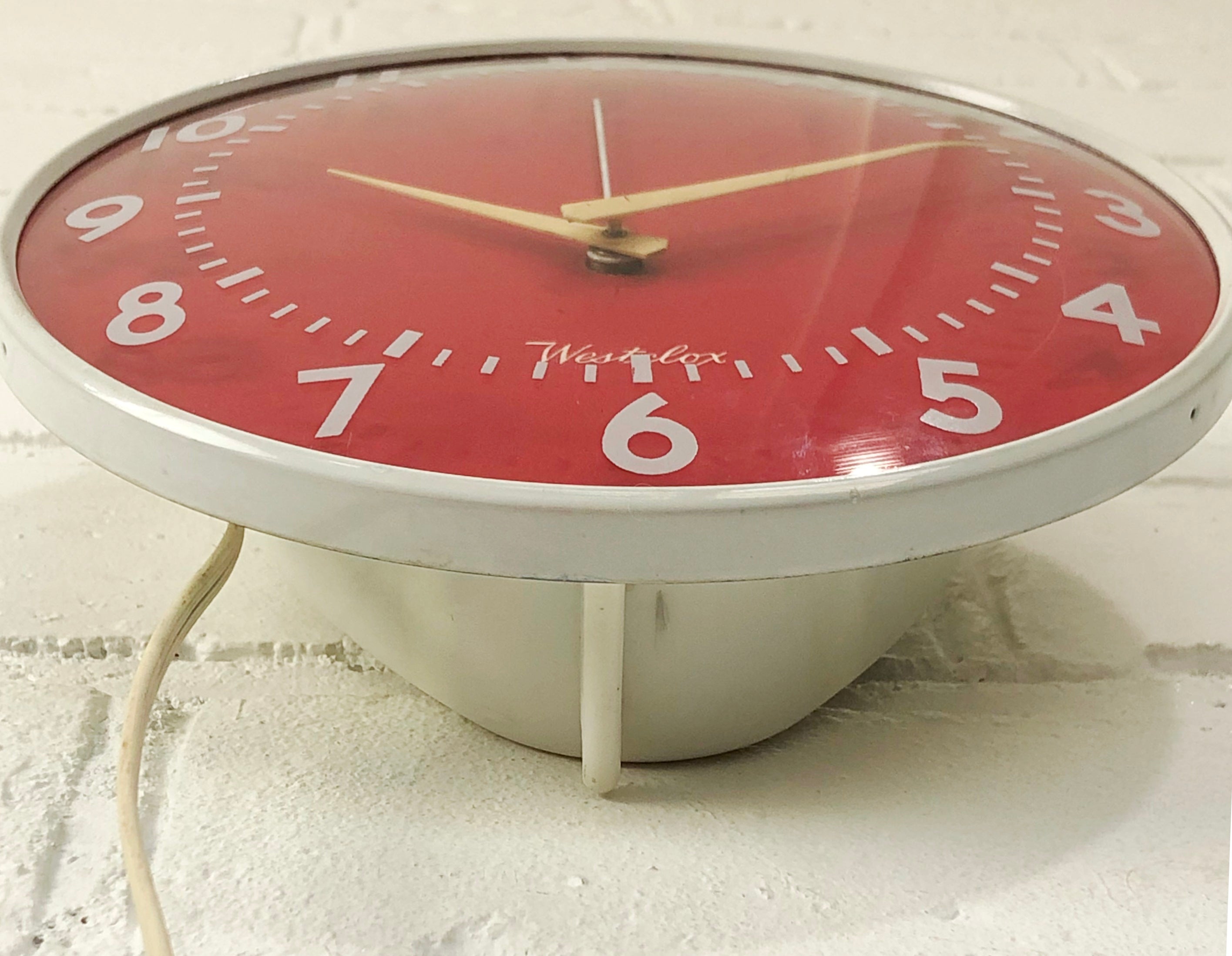 Vintage WESTCLOX Electric Wall Clock | eXibit collection