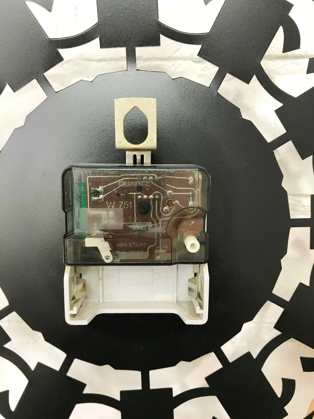Vintage Starburst Quartz Wall Clock | eXibit collection