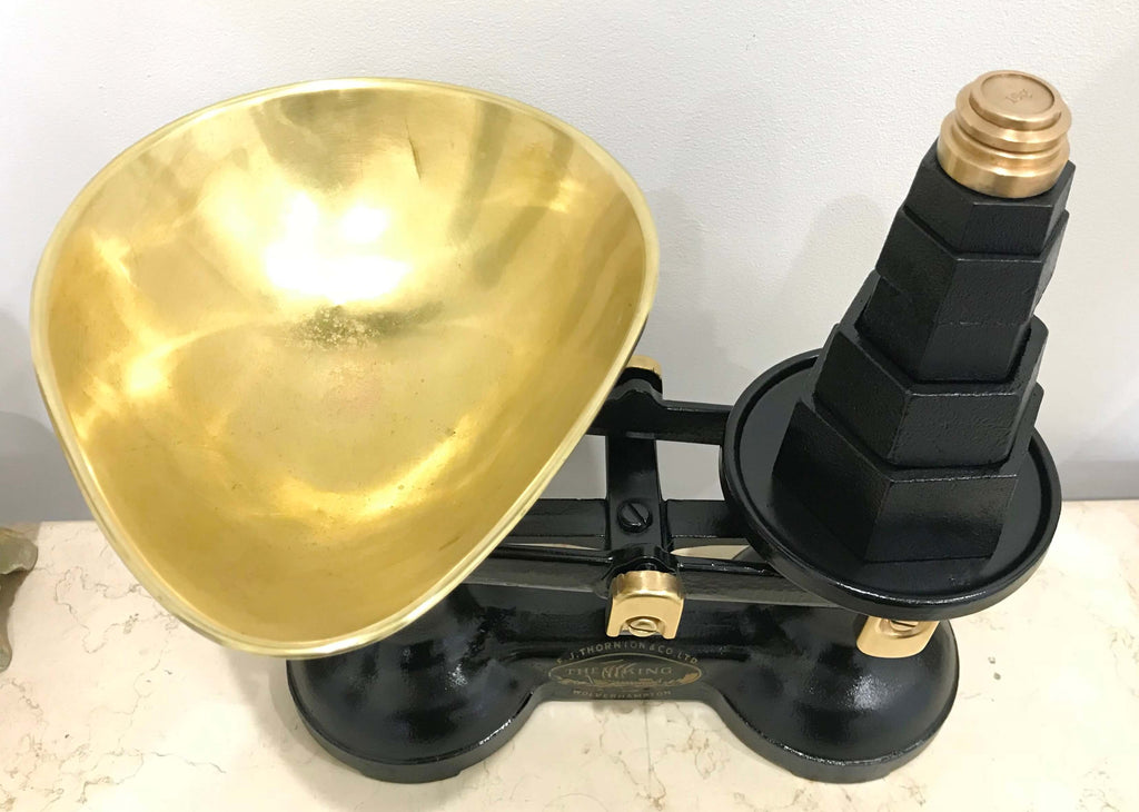 Vintage Cast Iron Kitchen Scale | eXibit collection