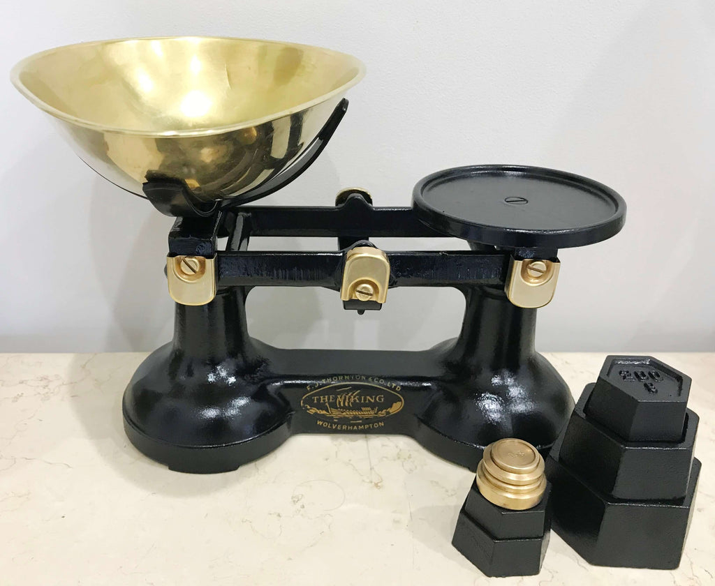 Vintage Cast Iron Kitchen Scale | eXibit collection