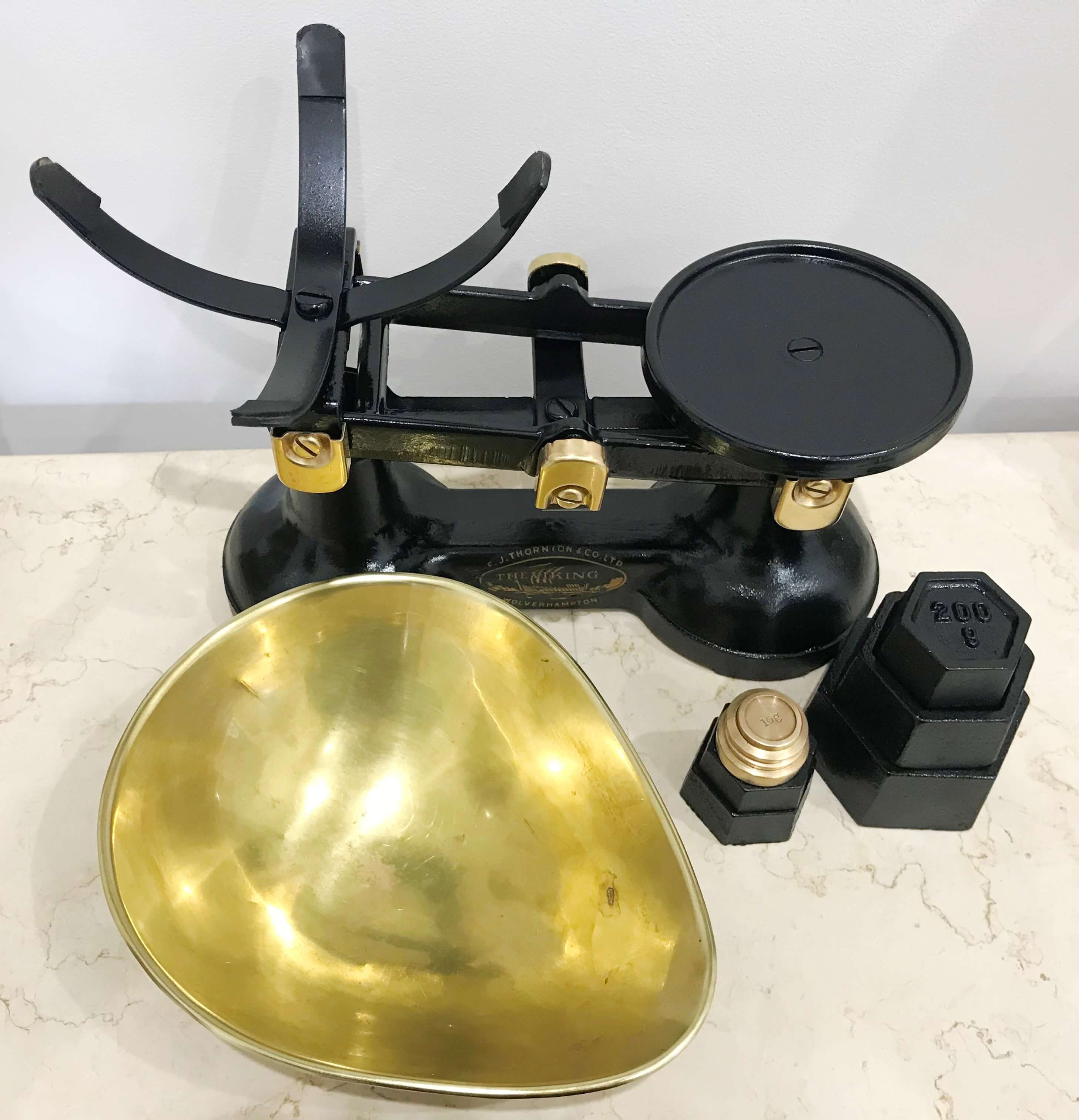 Vintage Cast Iron Kitchen Scale | eXibit collection