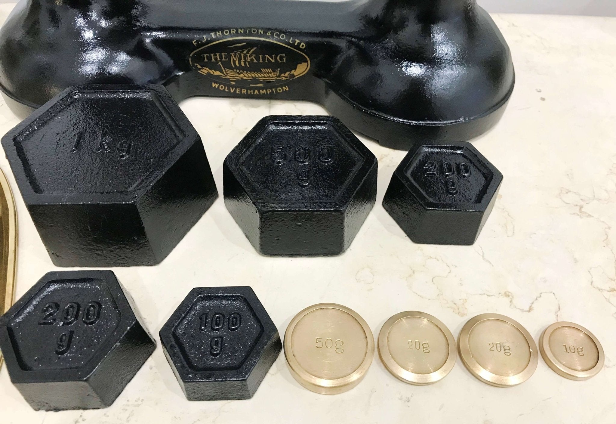 Vintage Cast Iron Kitchen Scale | eXibit collection