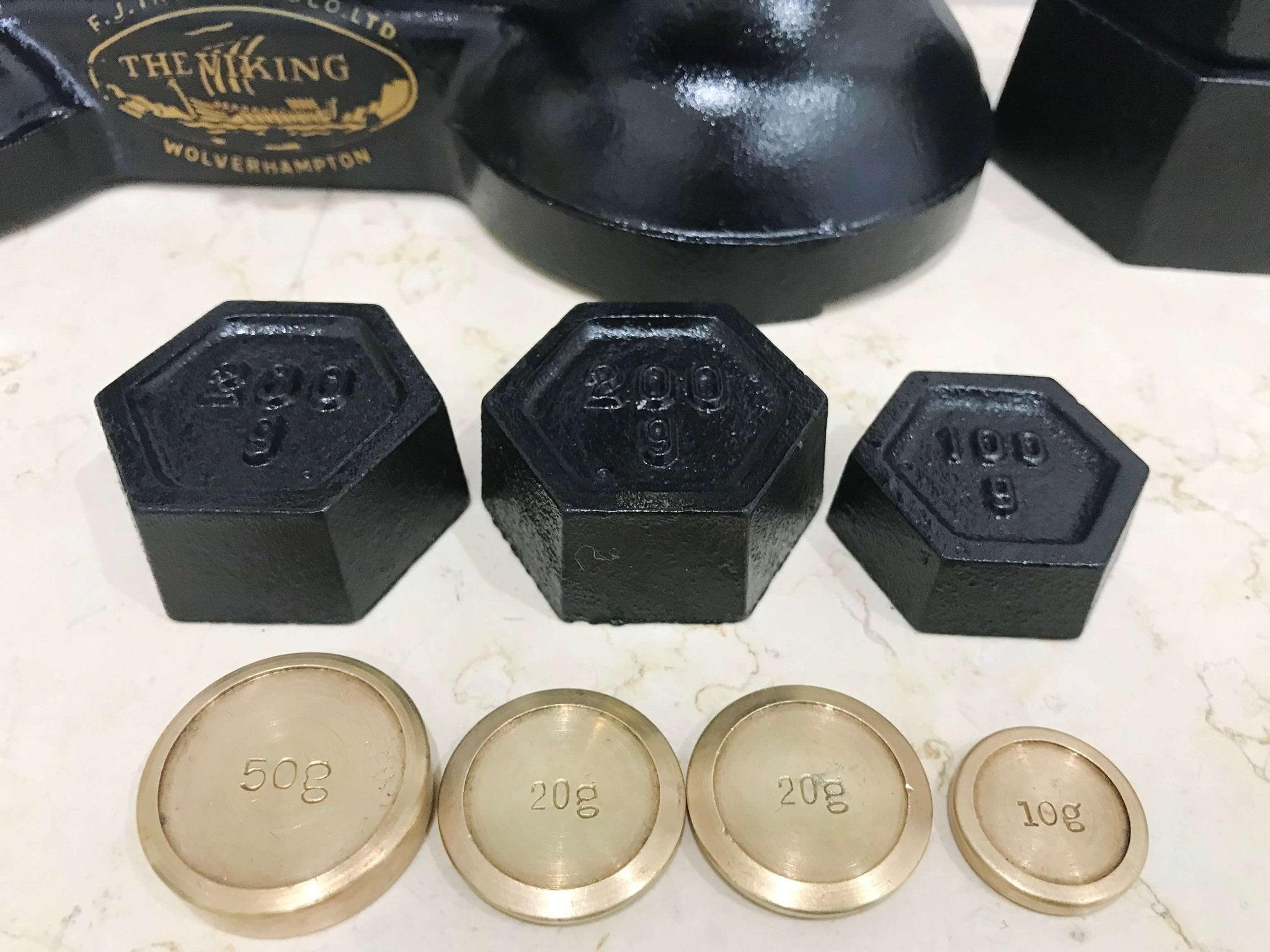 Vintage Cast Iron Kitchen Scale | eXibit collection