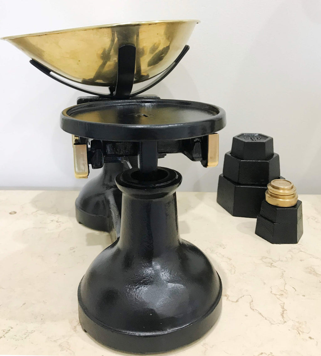 Vintage Cast Iron Kitchen Scale | eXibit collection