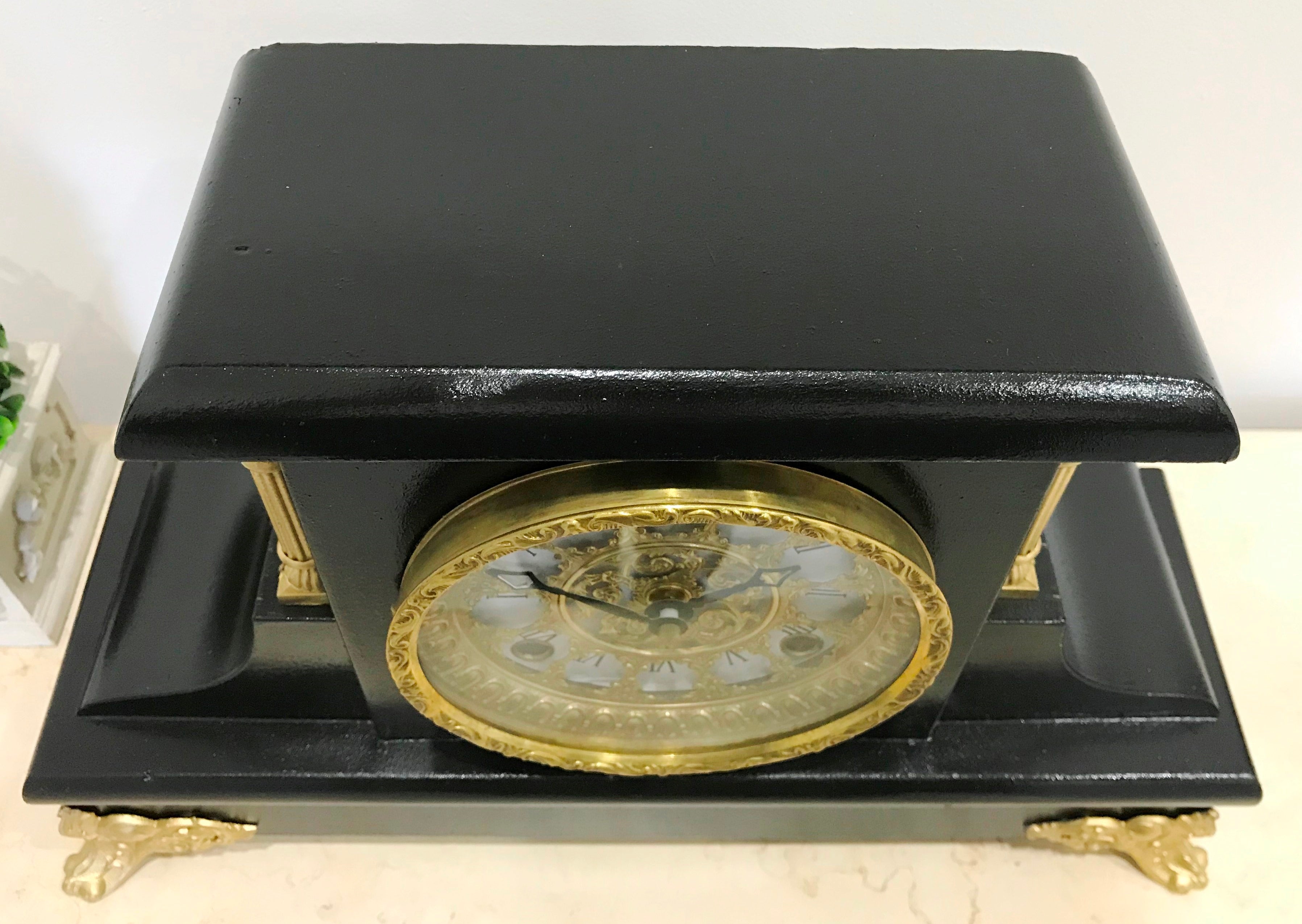 Antique Quartz Mantel Clock | eXibit collection