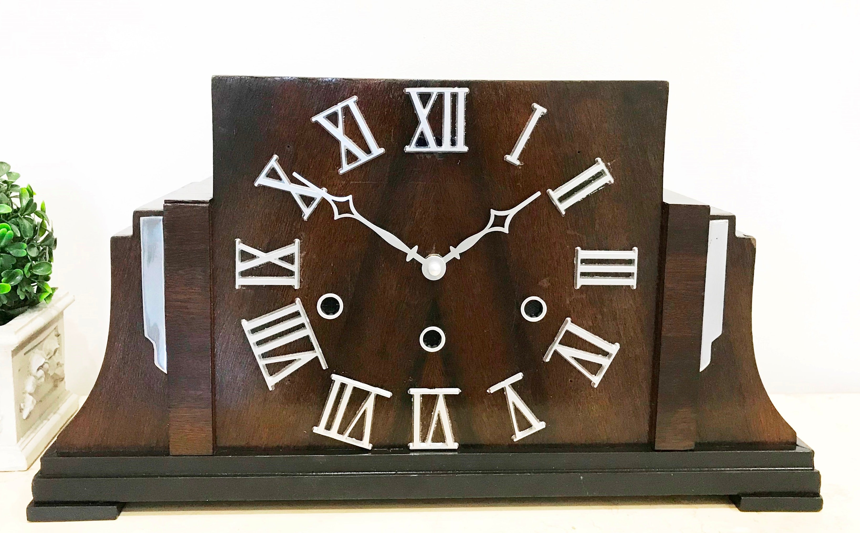 Vintage Battery Clock | eXibit collection