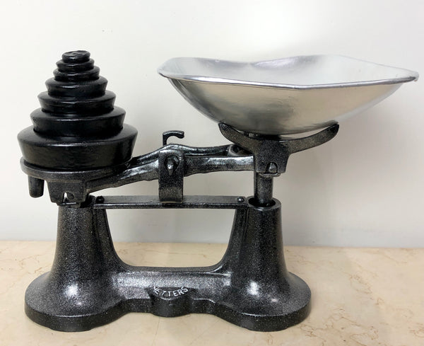 Vintage Cast Iron METTERS Sydney Kitchen Scale | eXibit collection